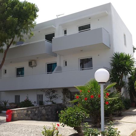 Blue Nest Hotel Tigkaki  Exterior photo