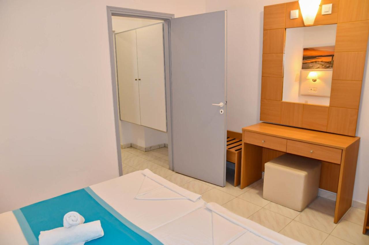 Blue Nest Hotel Tigkaki  Exterior photo