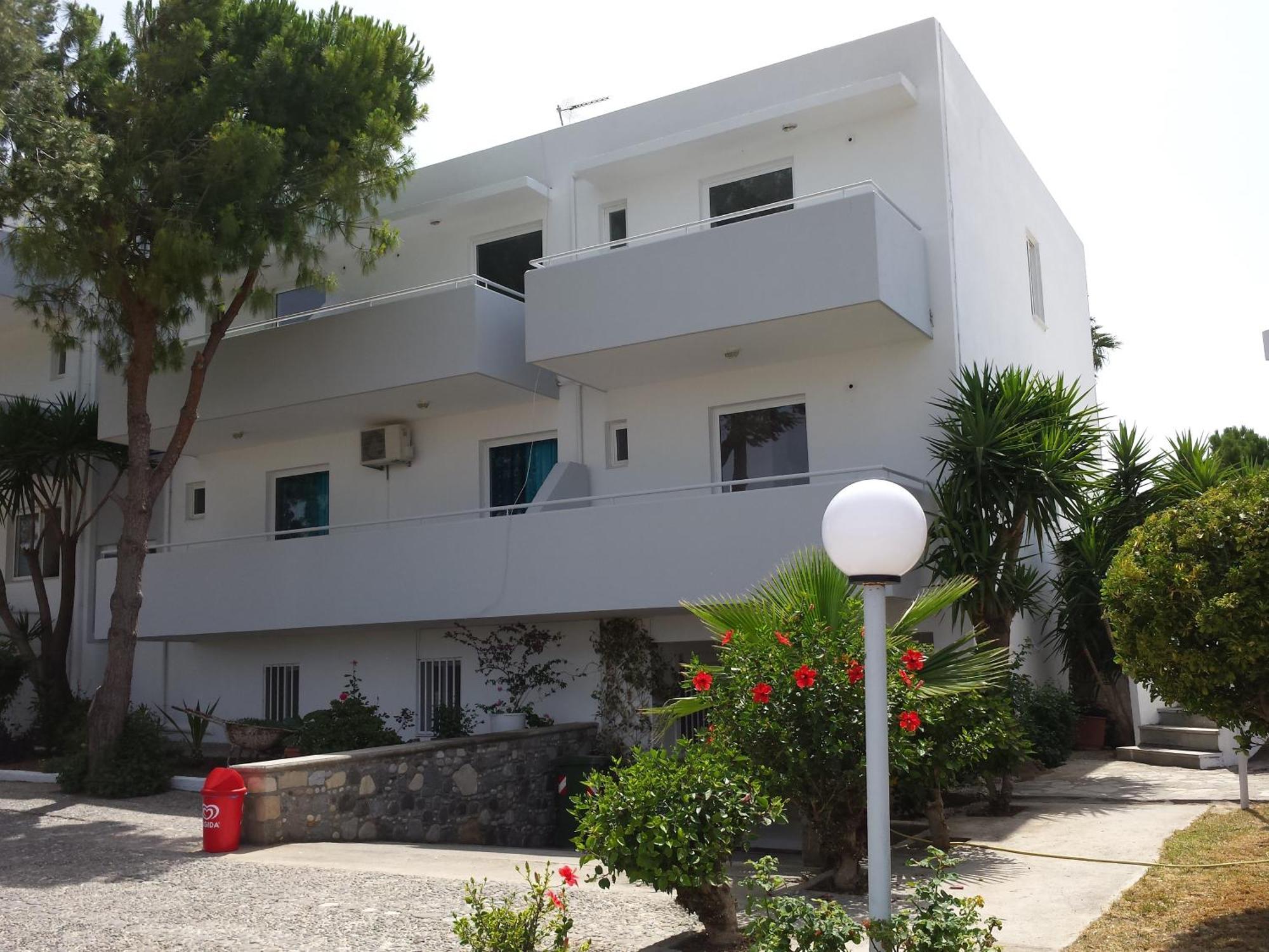 Blue Nest Hotel Tigkaki  Exterior photo