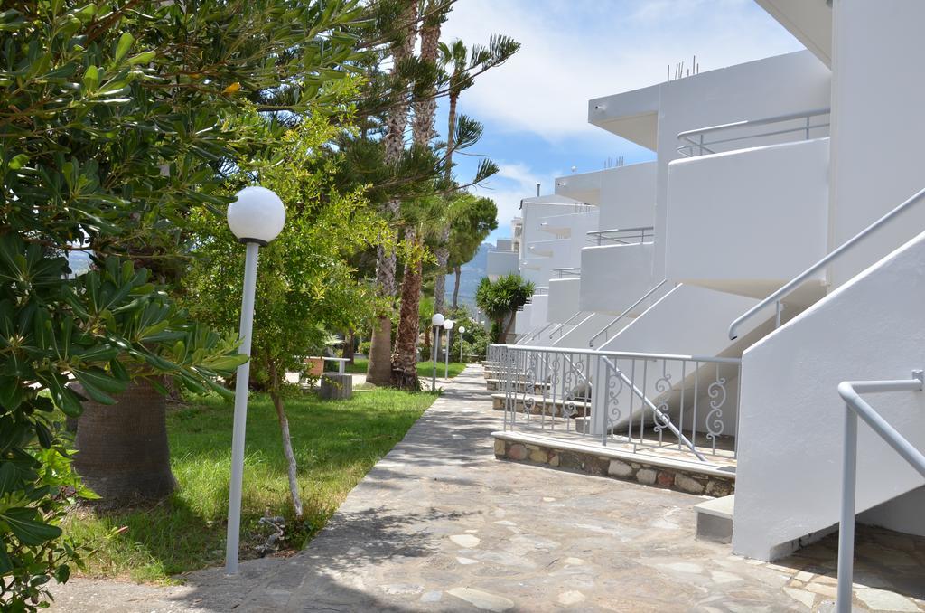 Blue Nest Hotel Tigkaki  Exterior photo